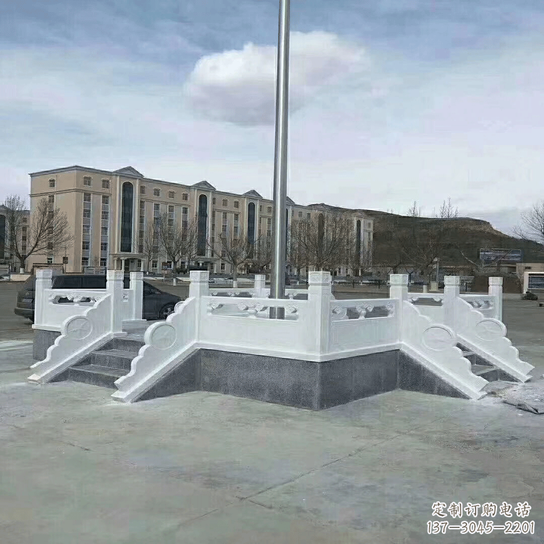 泰安广场石雕升旗台