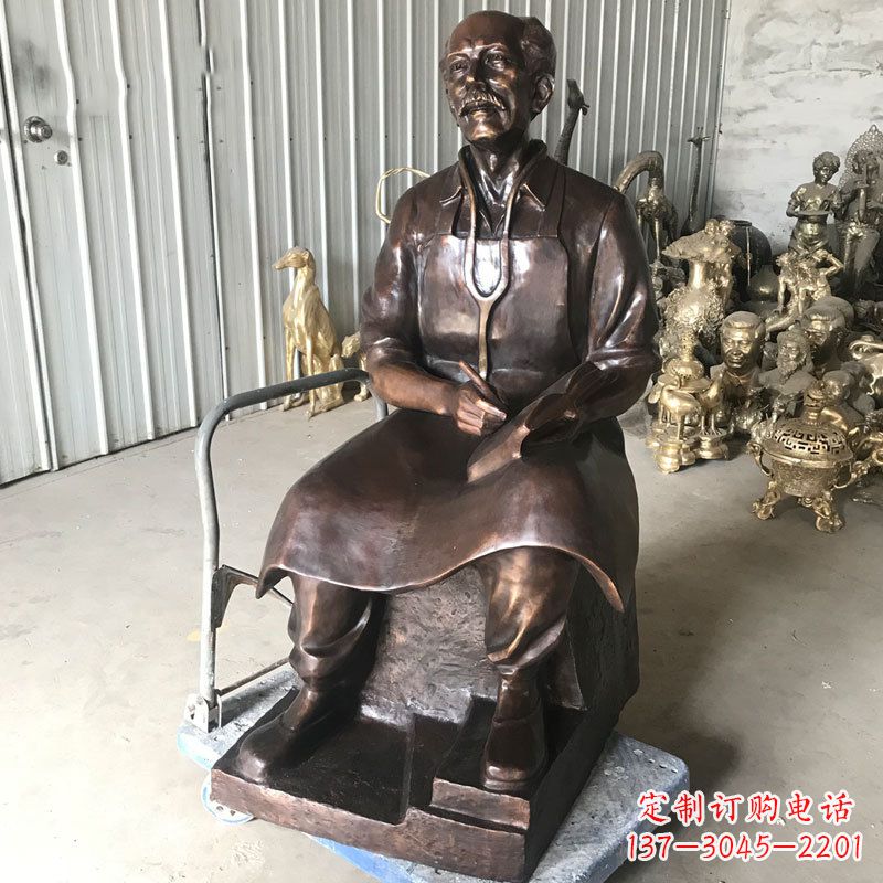 泰安白求恩坐姿纯铜雕塑赞颂英雄的象征