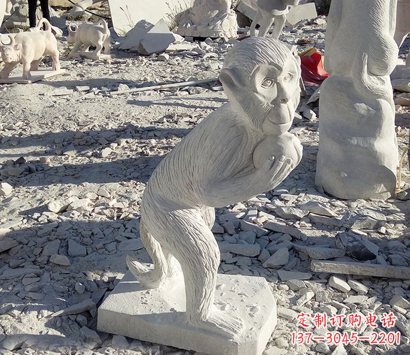 泰安抱桃子的猴子石雕系列传承古老文化,让爱活跃起来