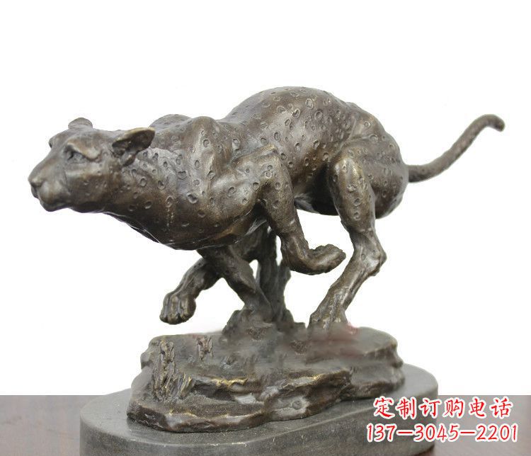 泰安豹子动物铜雕