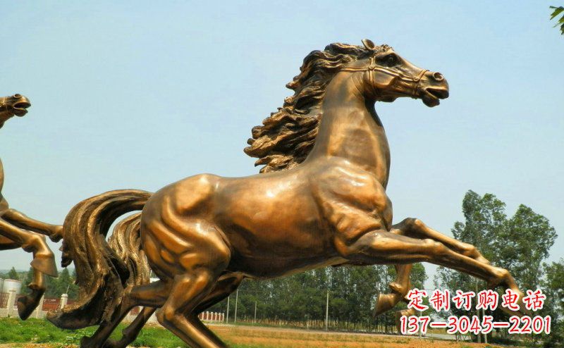 泰安奔腾的马公园玻璃钢仿铜动物雕塑