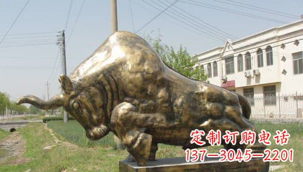 泰安黄铜斗牛雕像