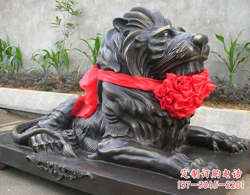 泰安宾馆门口的铜狮子