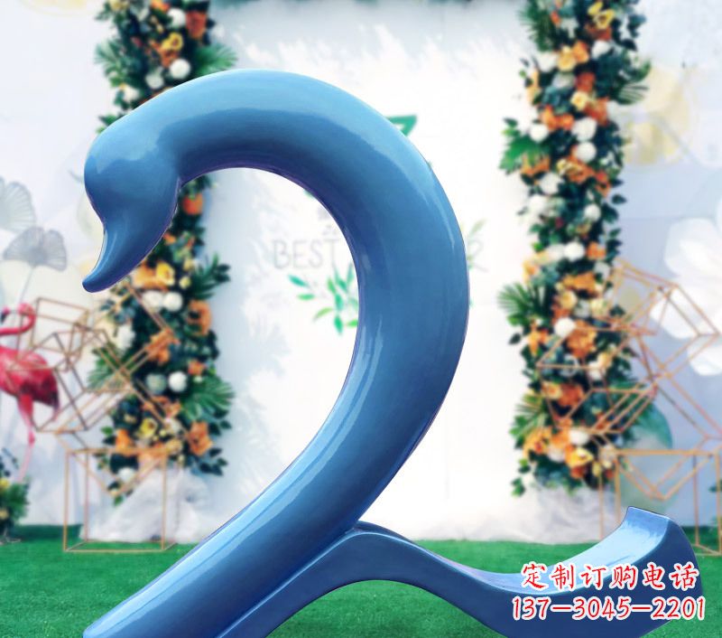 泰安玻璃钢爱心天鹅雕塑