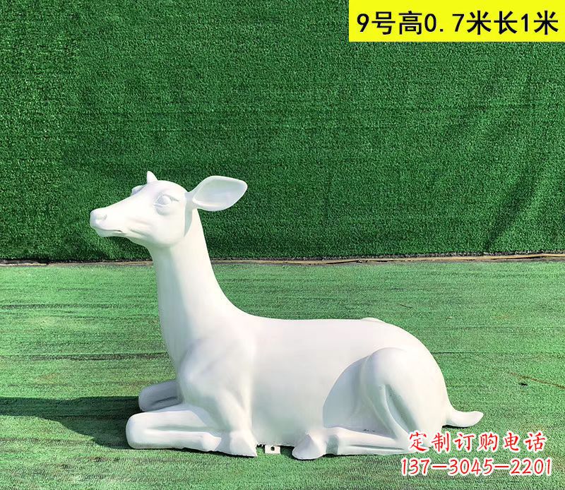 泰安玻璃钢白色小鹿动物雕塑