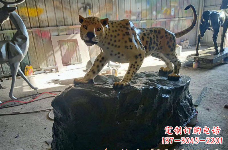 泰安新颖豹子雕塑