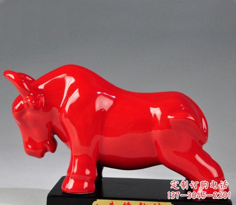 泰安玻璃钢彩色牛转乾坤雕塑