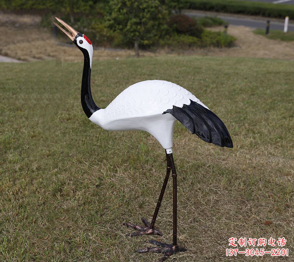 泰安玻璃钢雕塑仙鹤——灵动飞翔的艺术之美