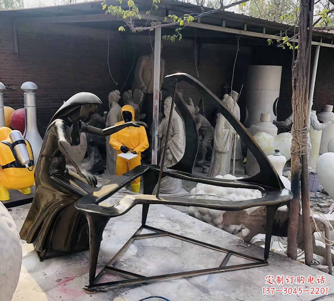 泰安玻璃钢仿铜钢琴雕塑