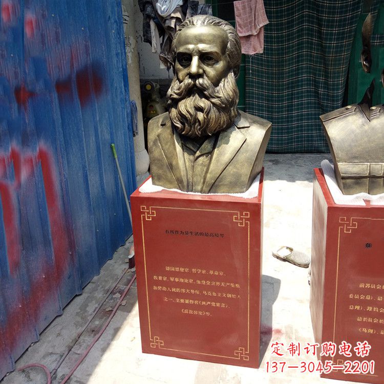 泰安玻璃钢仿铜马克思雕塑——缅怀伟大思想家