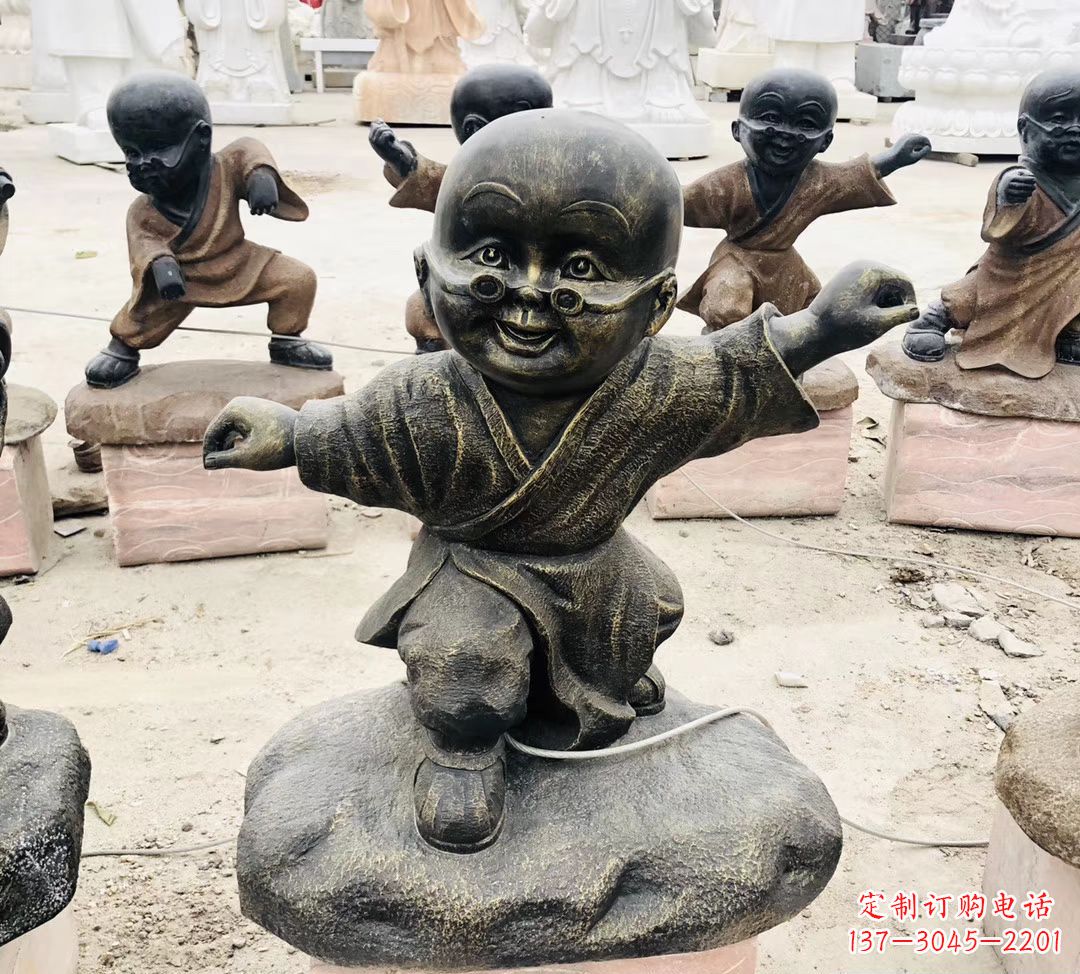 泰安玻璃钢仿铜小和尚雕塑传承佛教文化