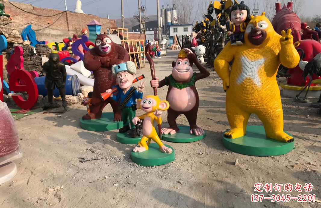 泰安玻璃钢仿真熊二雕塑一种可爱的艺术品