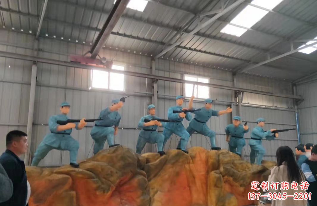 泰安英雄雕塑玻璃钢仿真抗战人物景观雕塑