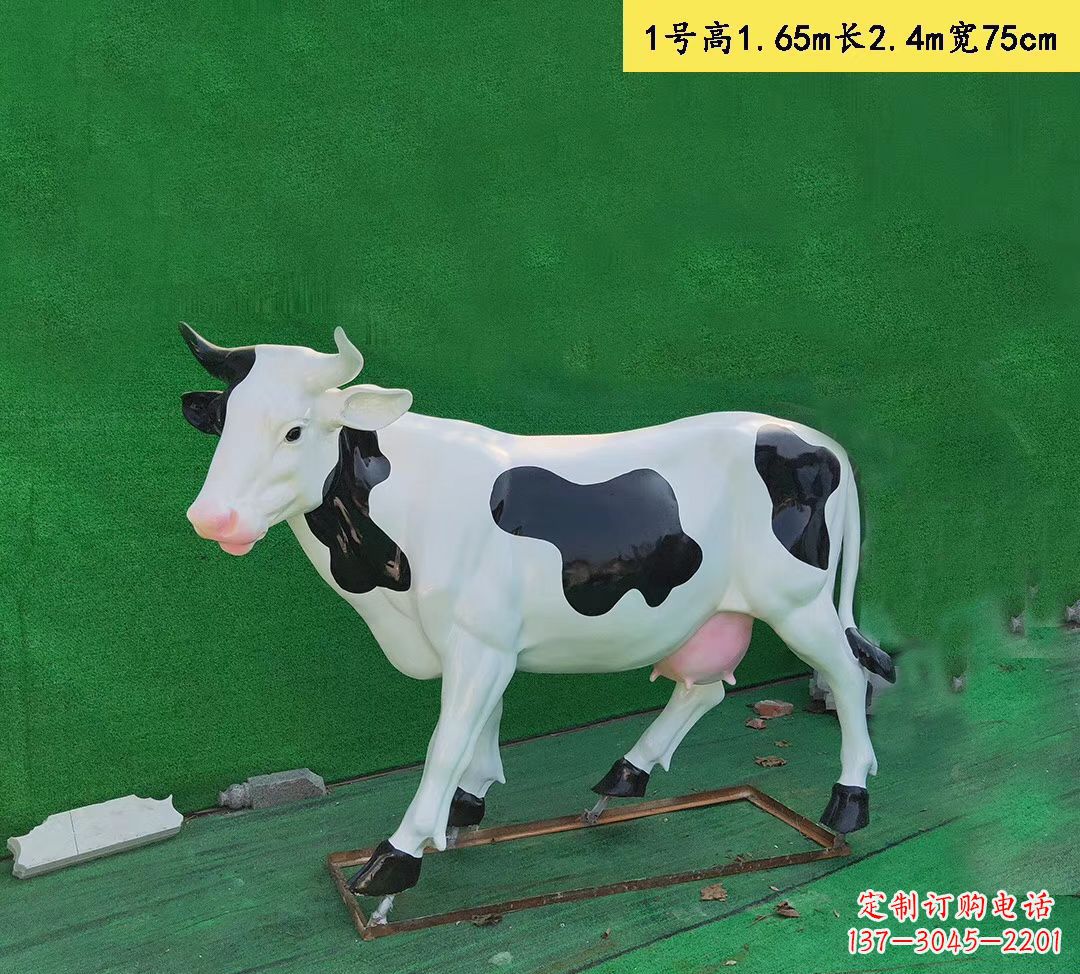 泰安玻璃钢仿真奶牛雕塑精致而可爱