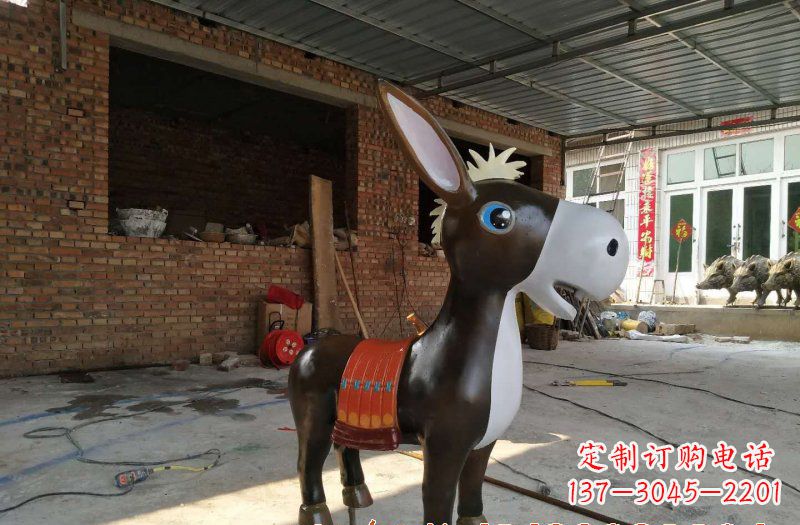 泰安玻璃钢毛驴雕塑一种抒情的艺术形式