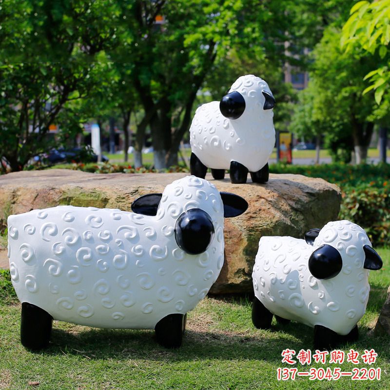 泰安玻璃钢卡通动物雕塑,增添公园草坪韵味