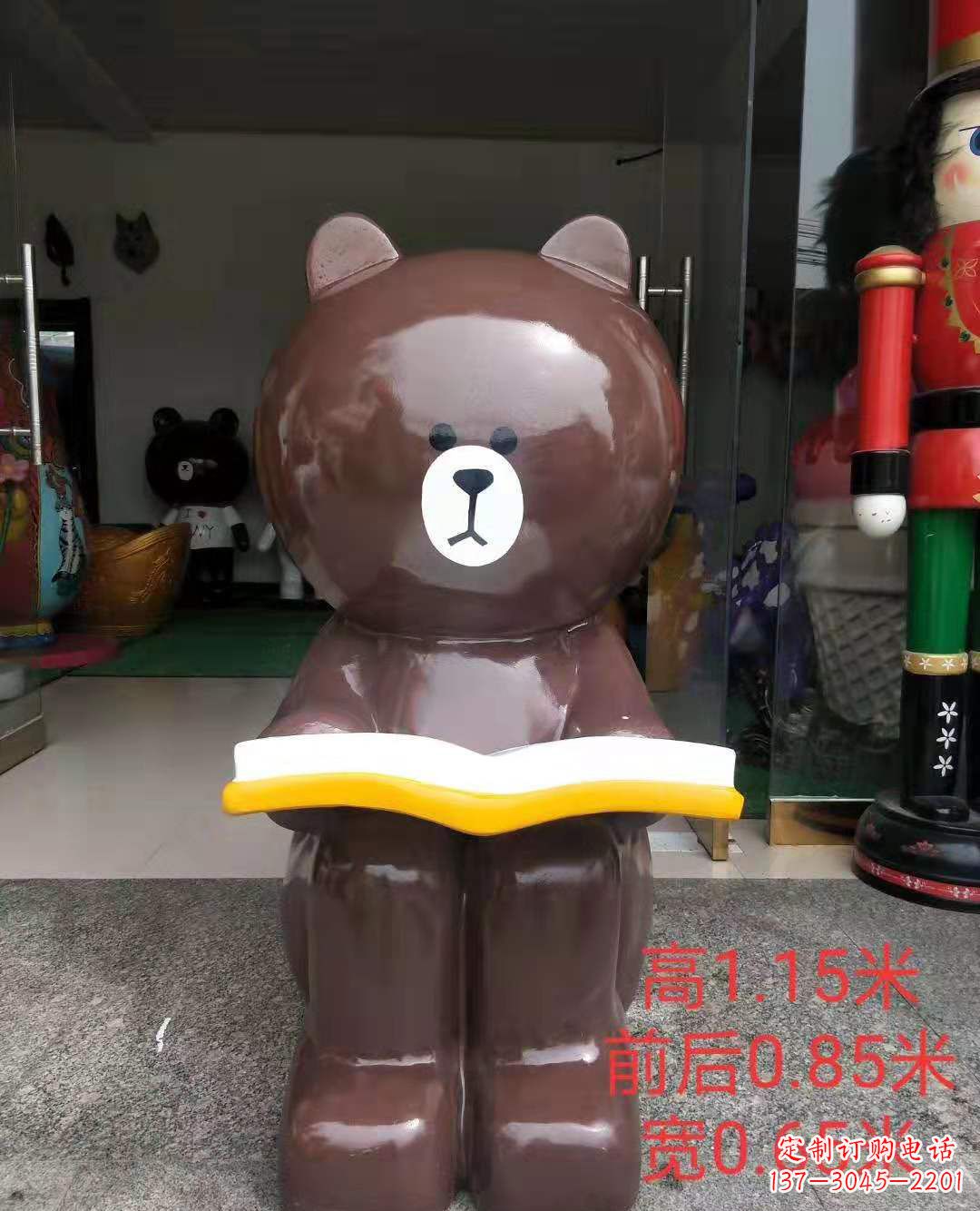 泰安玻璃钢可爱布朗熊广场动物雕塑