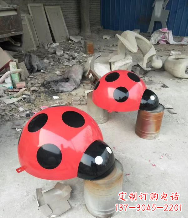 泰安玻璃钢七星瓢虫雕塑公园景观摆件