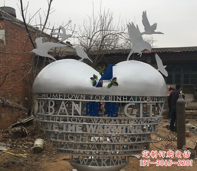 泰安不锈钢爱心字母雕塑——象征着爱的礼物