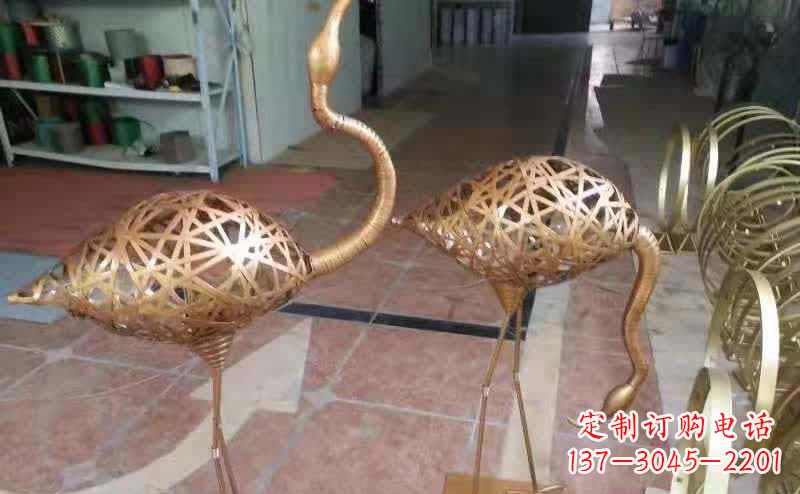 泰安仙鹤雕塑以不锈钢编制而成