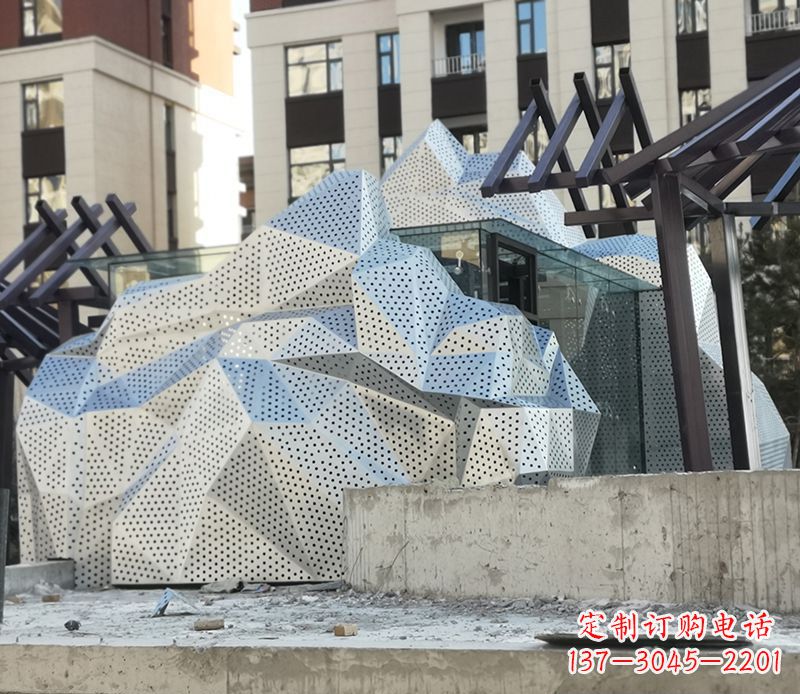 泰安不锈钢假山雕塑给空间带来更多活力