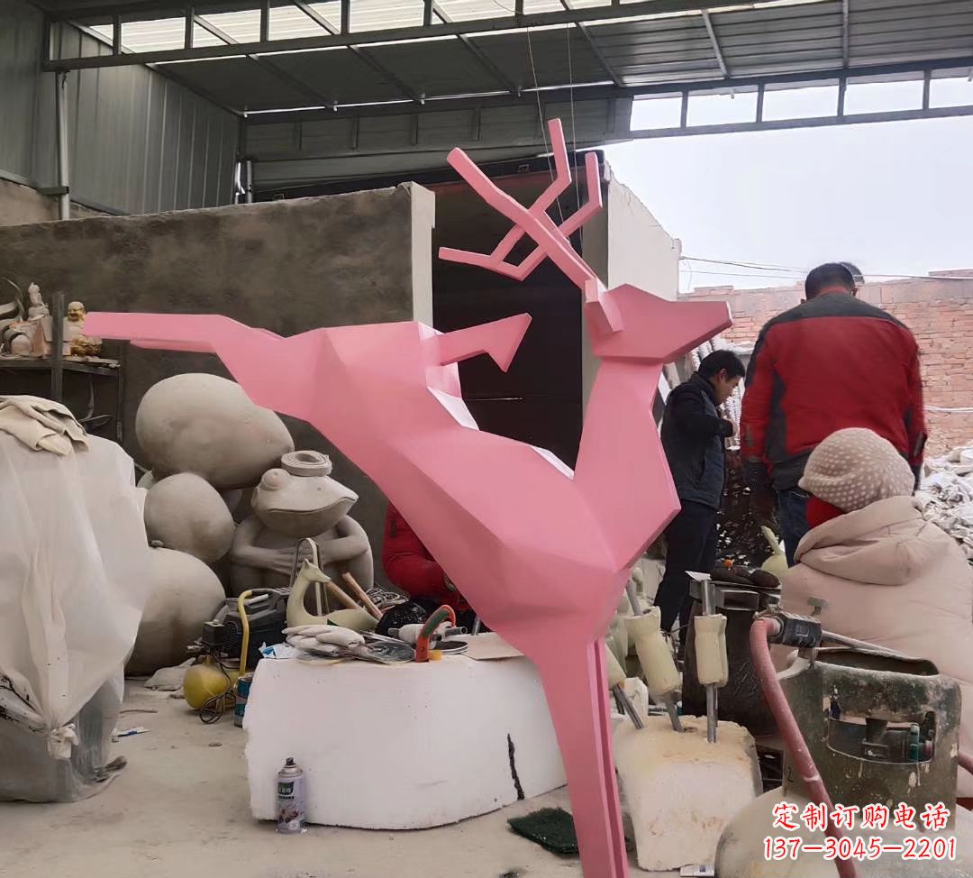 泰安不锈钢彩绘小鹿雕塑艺术与美感的完美结合