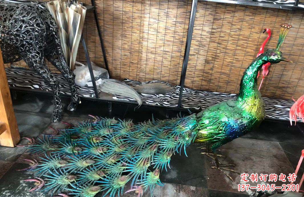 泰安不锈钢彩色景观孔雀雕塑