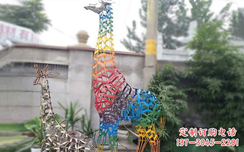 泰安不锈钢长颈鹿雕塑把自然美景带入室内