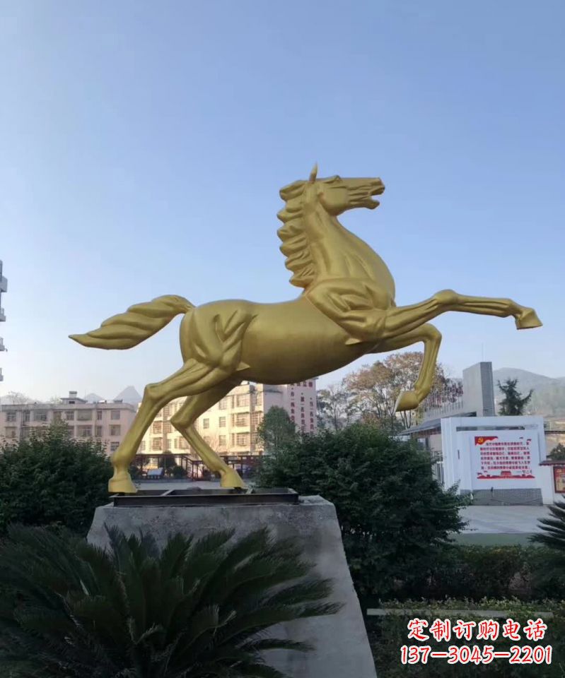 泰安不锈钢城市广场的马雕塑——一个给城市带来新鲜感的艺术作品