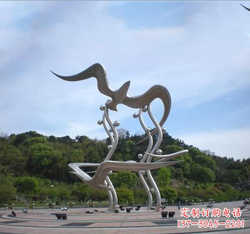 泰安大雁展翅飞越城市圆环
