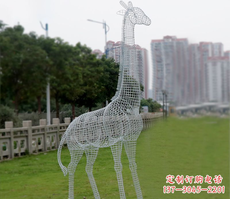 泰安不锈钢城市的长颈鹿雕塑