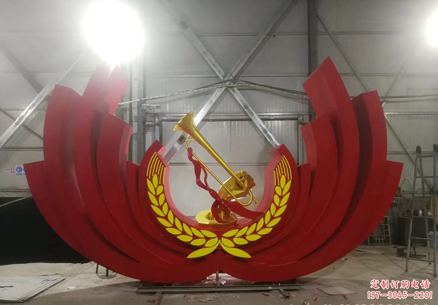 泰安不锈钢冲锋号雕塑缅怀英雄,祝福未来