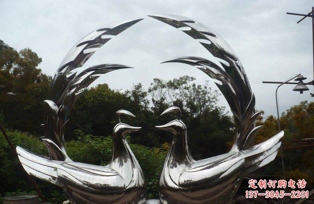 泰安不锈钢抽象镜面孔雀雕塑