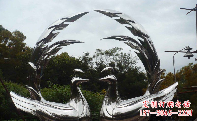 泰安不锈钢制作的孔雀雕塑
