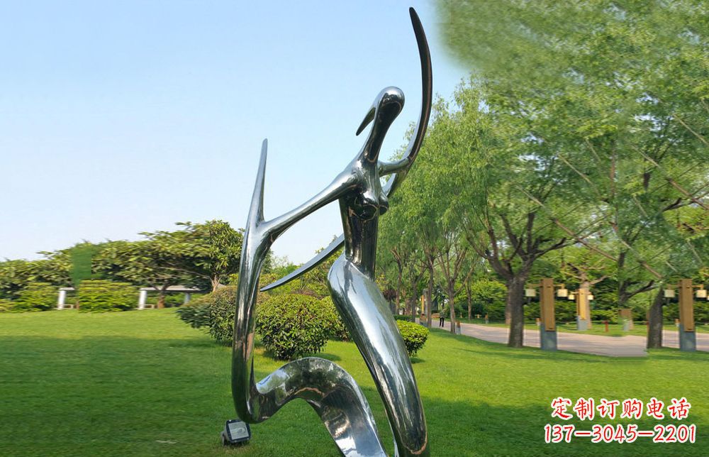 泰安不锈钢美女雕塑给公园注入活力