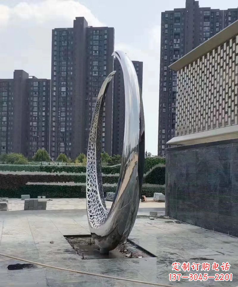 泰安不锈钢抽象月亮雕塑户外摆件