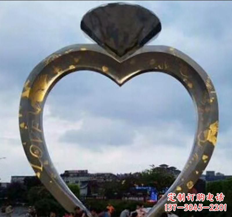 泰安不锈钢创意戒指雕塑拥有独一无二的外观