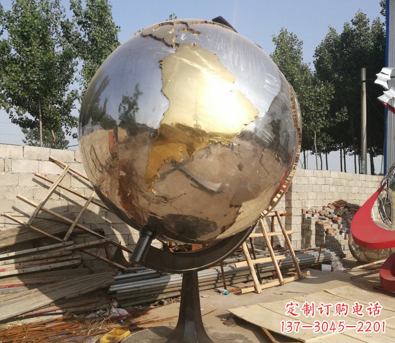 泰安不锈钢地球仪校园中的精美雕塑