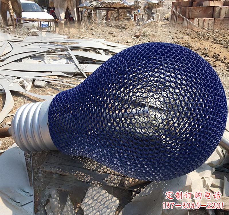 泰安不锈钢灯泡雕塑灯光下的美丽之美