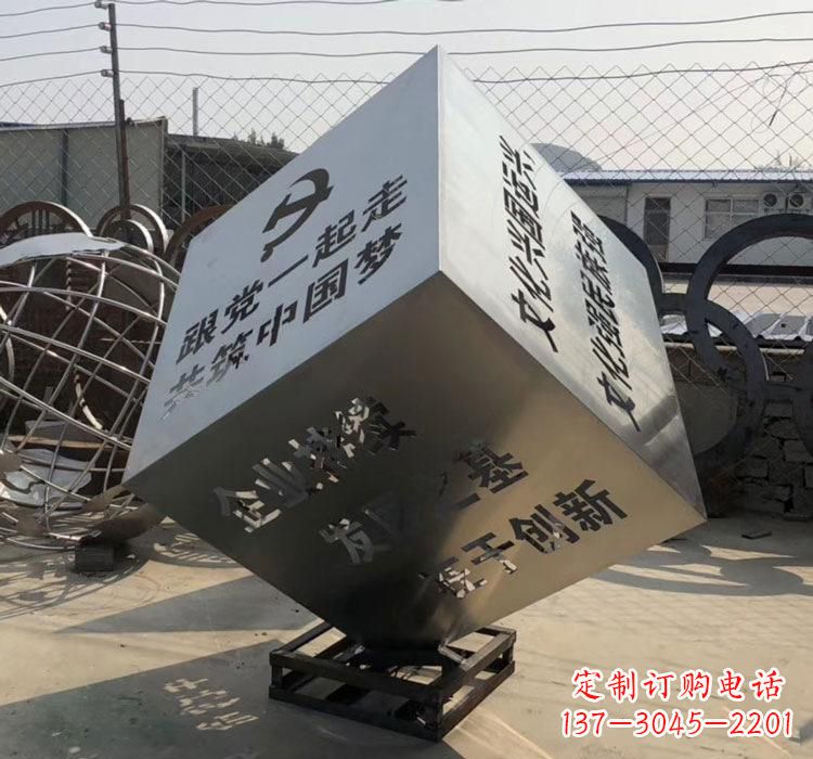 泰安不锈钢灯饰魔方雕塑——精妙艺术