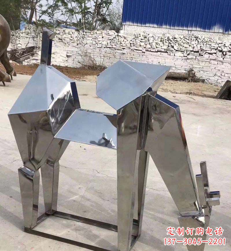 泰安不锈钢锻造的景观小鹿雕塑