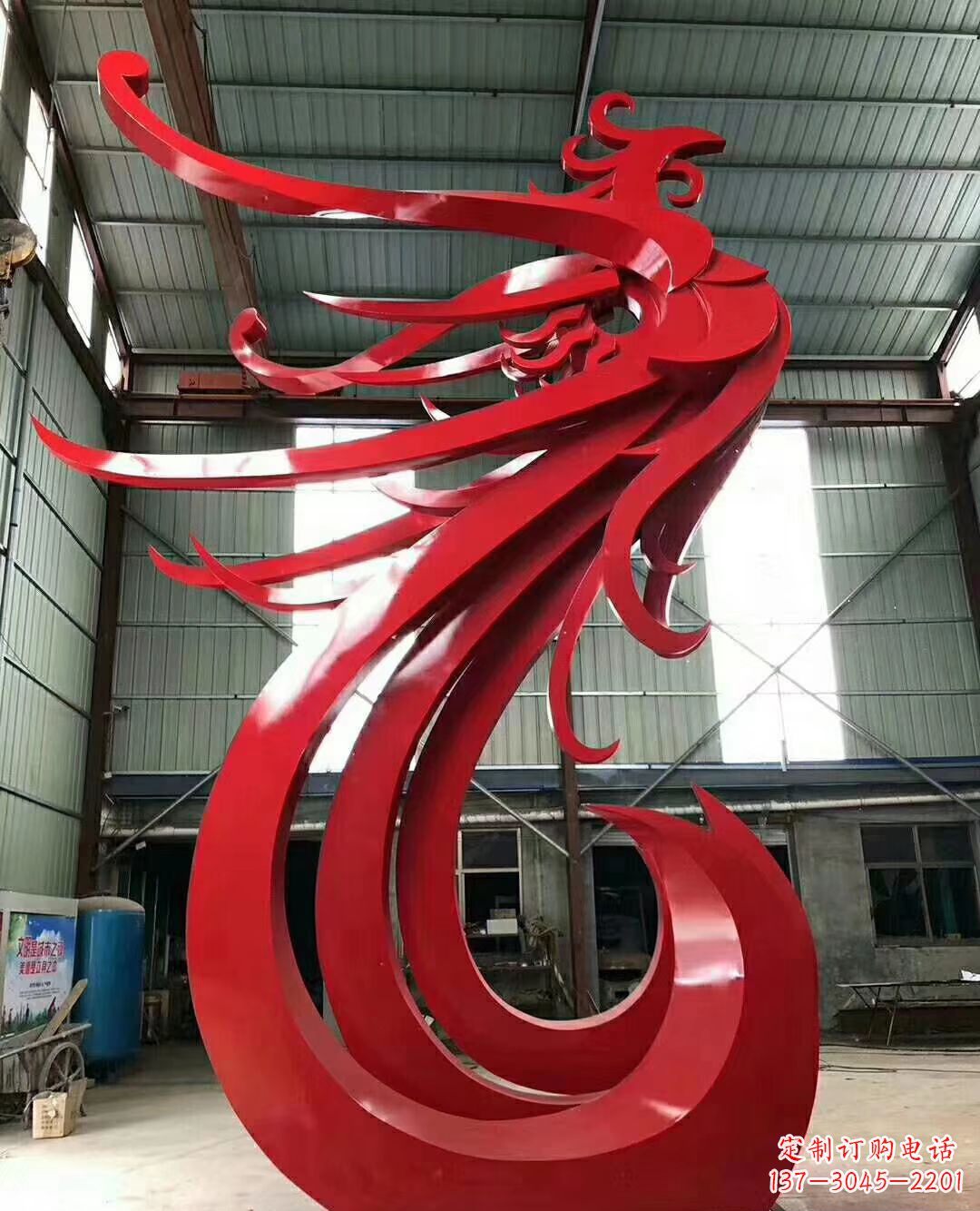 泰安不锈钢凤凰雕塑象征着新生的力量