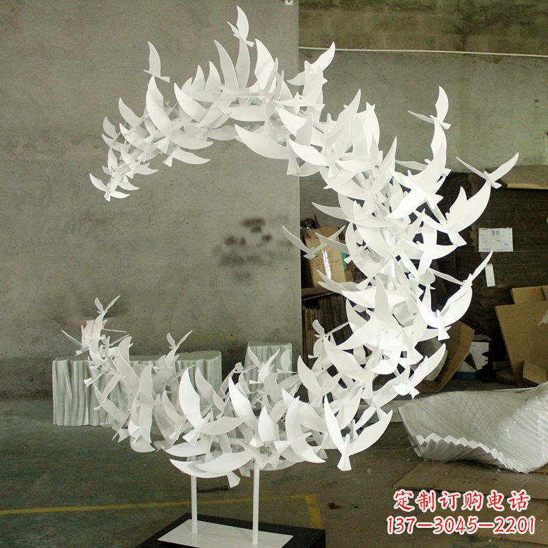 泰安不锈钢鸽子景观雕塑,飞翔的格子群创意鸟类标识摆件