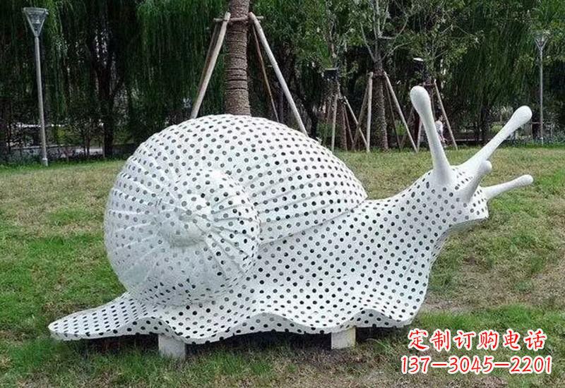 泰安不锈钢公园里的蜗牛雕塑