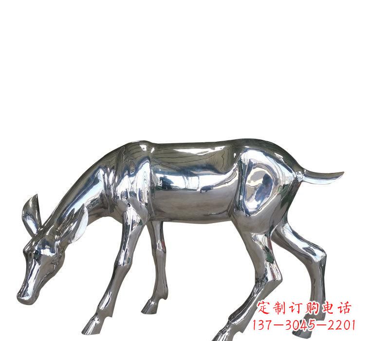 泰安不锈钢公园草坪上的鹿雕塑——让美景更加完美