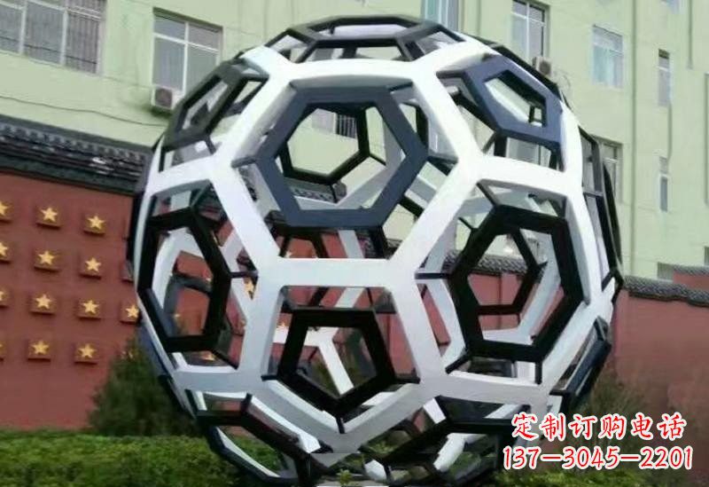 泰安不锈钢公园的镂空足球雕塑