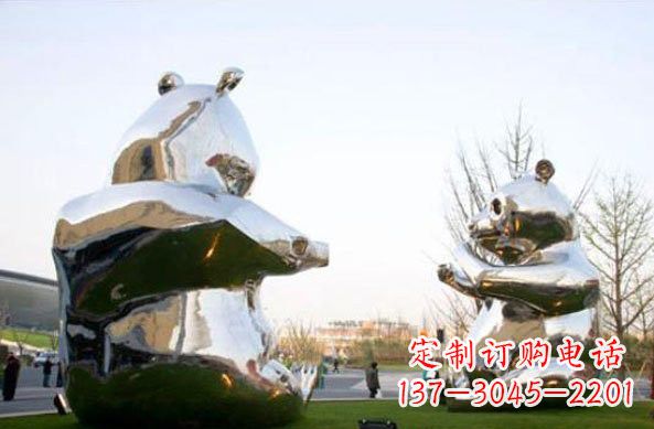 泰安不锈钢熊猫雕塑传递友谊与和平