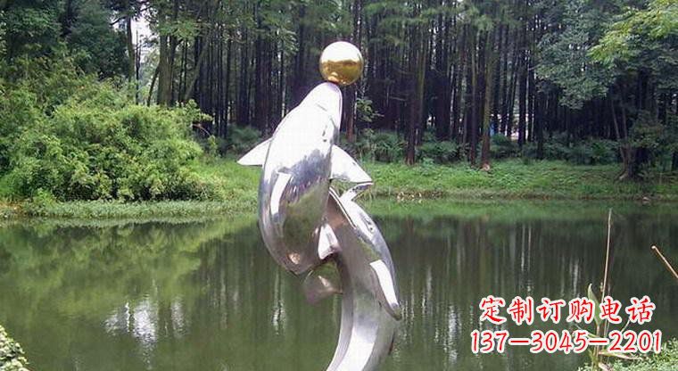 泰安海豚的传说——不锈钢公园顶部雕塑