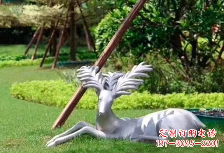 泰安不锈钢公园大角鹿雕塑精致而美丽