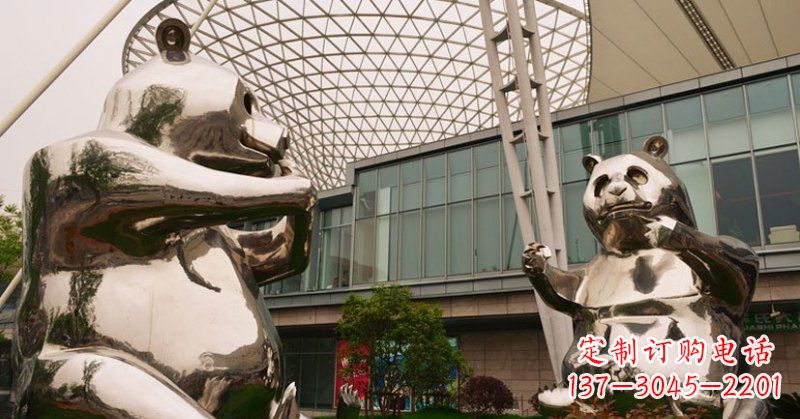 泰安不锈钢公园动物镜面熊猫雕塑